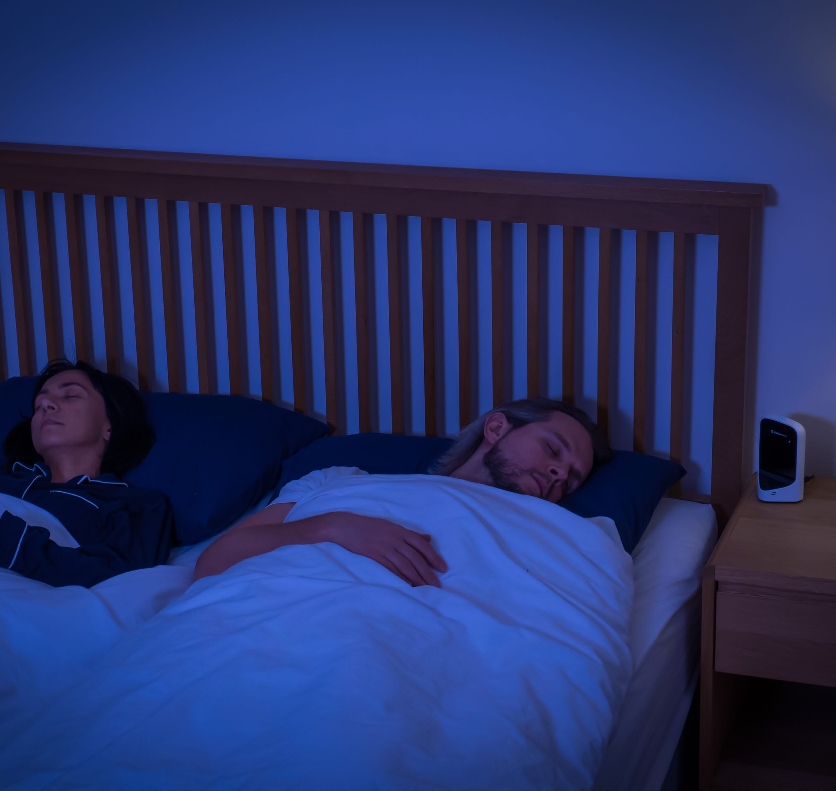 Couple sleeping with Albus device_11b